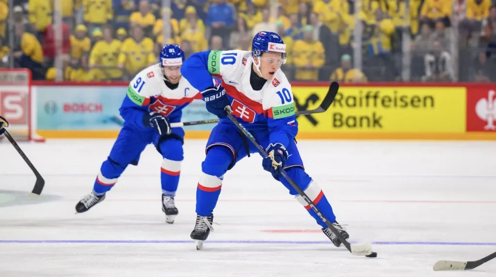 Marec 2026 — historický debut v NHL Sýkora